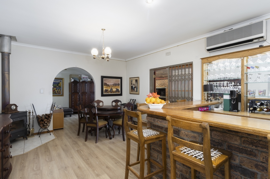6 Bedroom Property for Sale in Morningside Western Cape